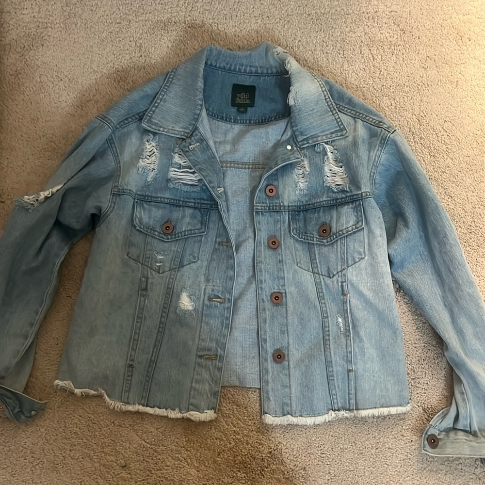 Jean jacket barely worn. Good condition